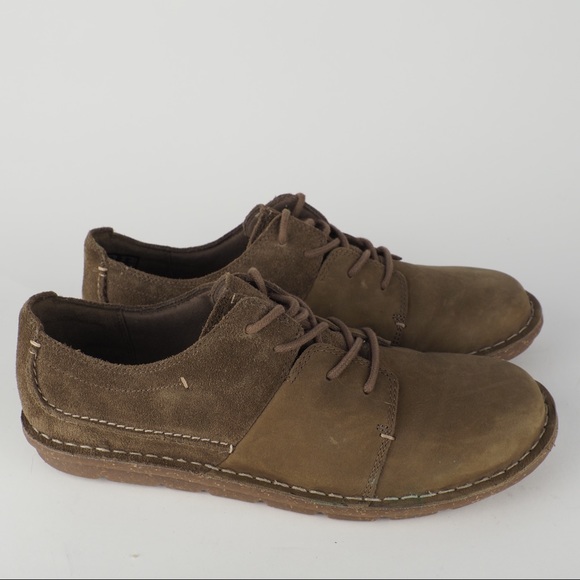 Clarks Shoes - Clarks 9 olive suede chukka lace up walking shoes
